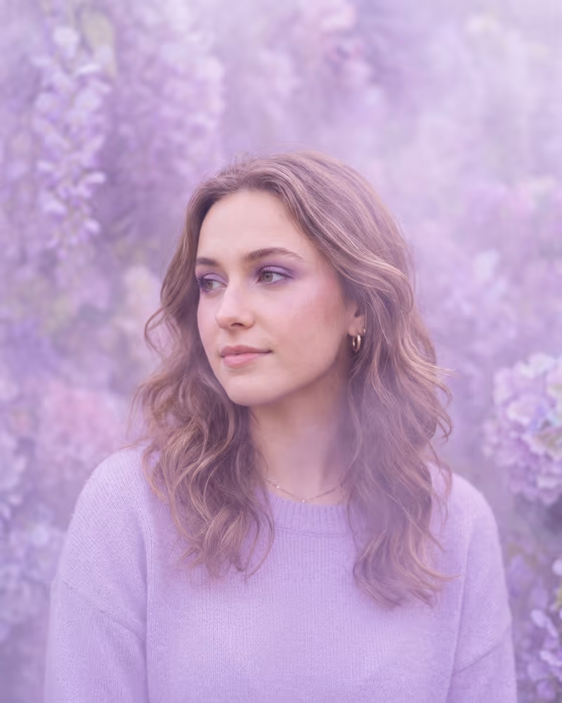 Lila Profilbild im Lavender-Haze-Stil: weiches Pastell-Lila mit zartem Dunst